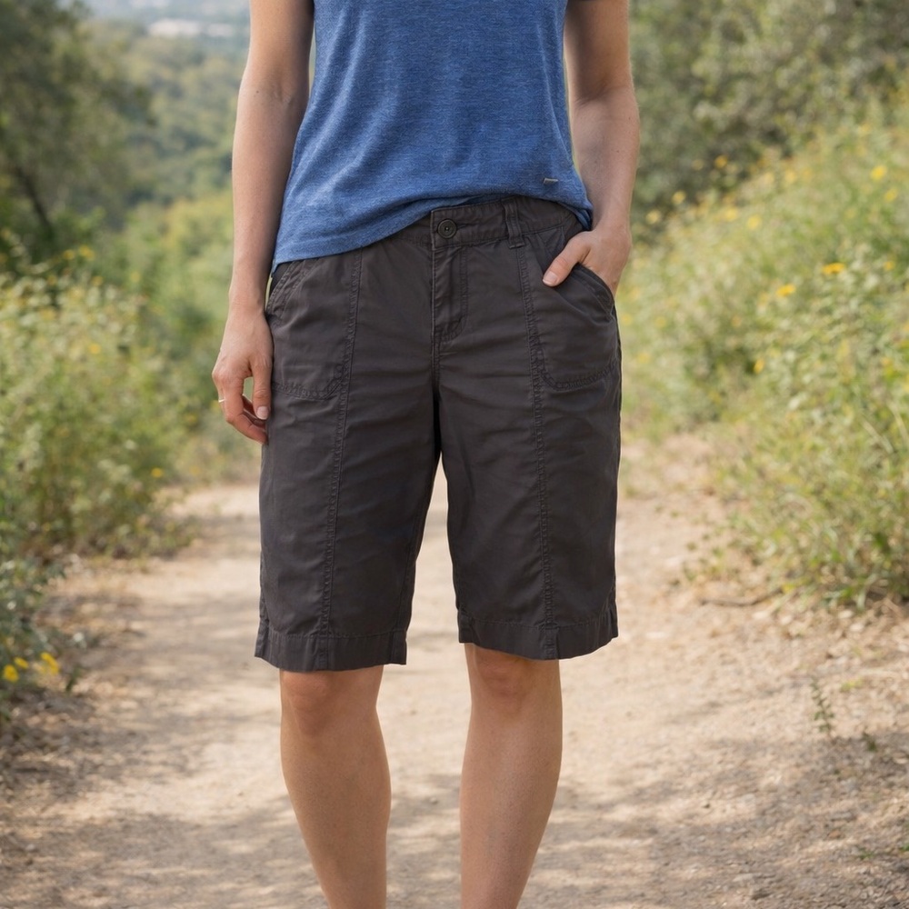 The North Face Women's Dark Gray Knee-Length Shorts Size Large